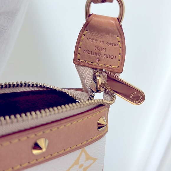*Authentic*Louis Vuitton
White Monogram Multicolore Coated Canvas Pochette - Picture 4 of 16